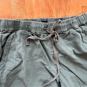 Forever 21 green elastic waist linen look easy relaxed women’s pants.